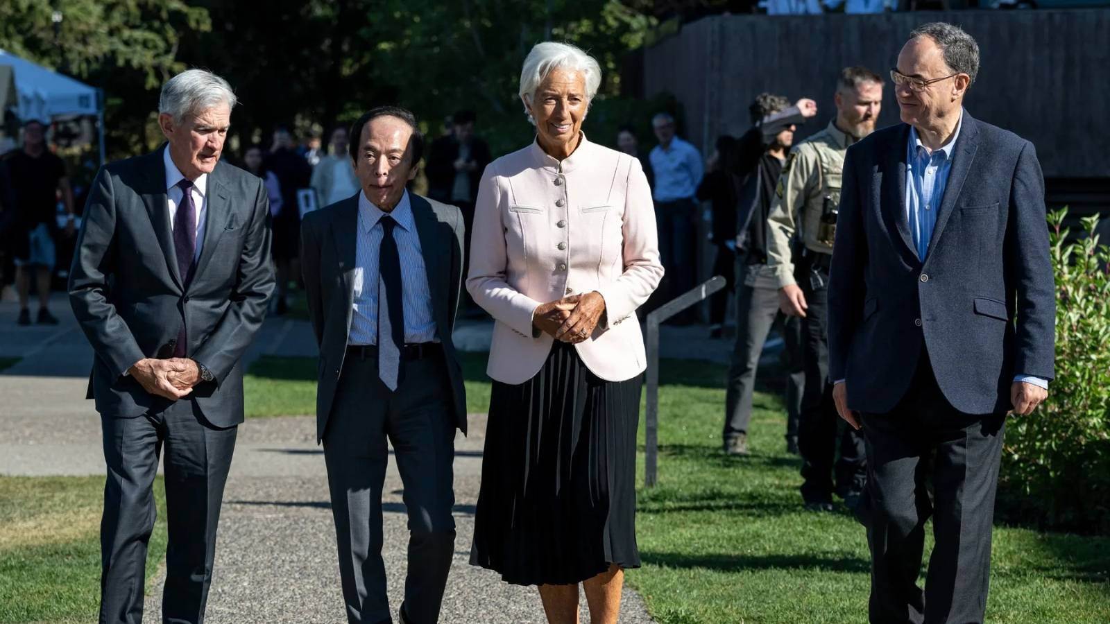 المركزي الأوروبي: الاقتصادات مهددة بالاختلال إذا تدخلت الحكومات بتحديد الفائدة