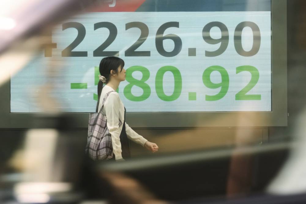 الأسهم اليابانية عند أدنى مستوى في أسبوعين بدعم من ارتفاع الين