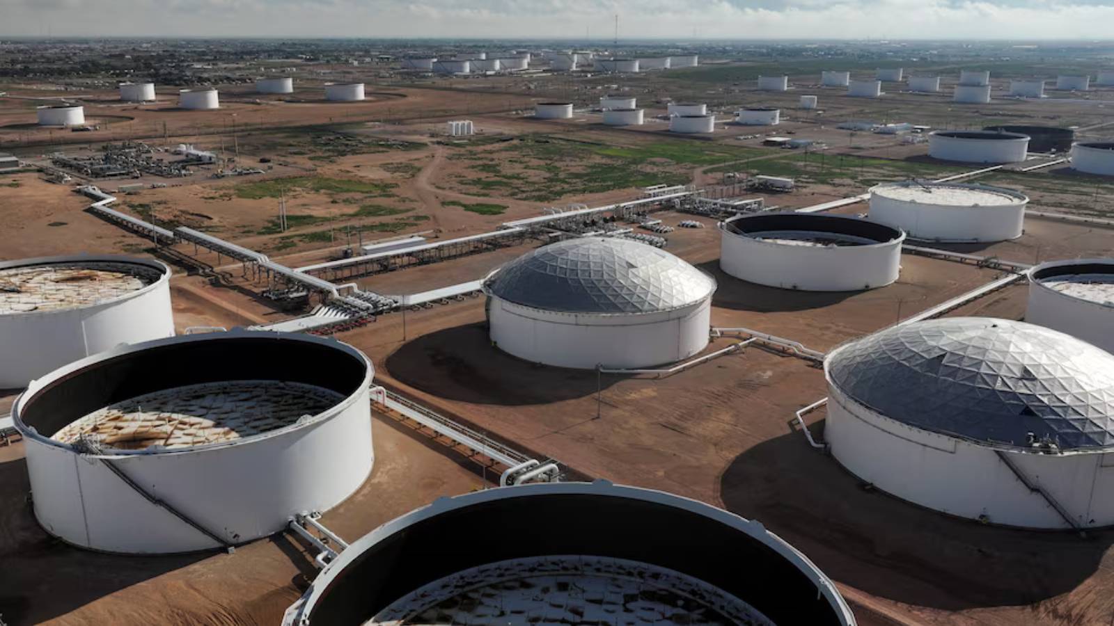 ارتفاع طفيف لأسعار النفط مع ترقب بيان ترمب عن الوضع في أوكرانيا