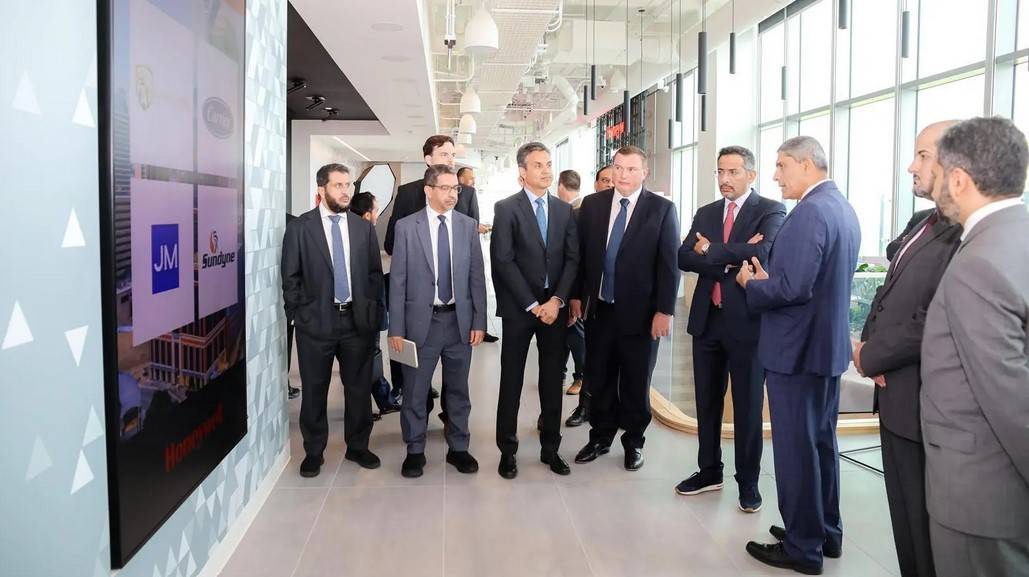 السعودية تستكشف فرص التعاون في تطوير المدن الذكية مع شركة Honeywell الأمريكية