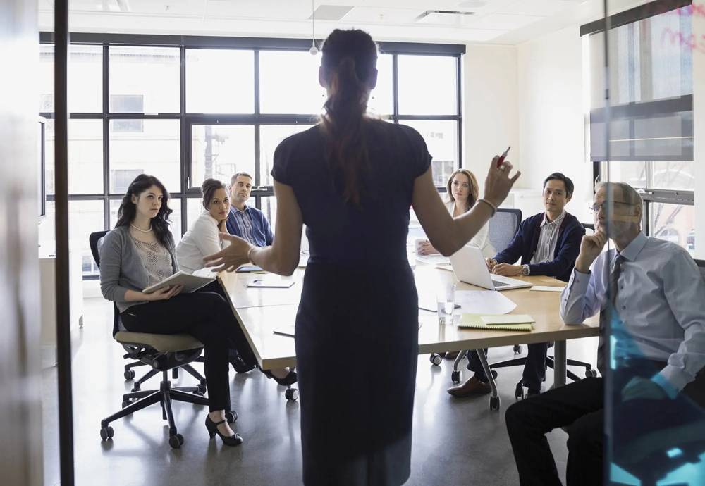 الشركات بقيادة مديرات ماليّات يرفعن الإيرادات 4.5% سنويا