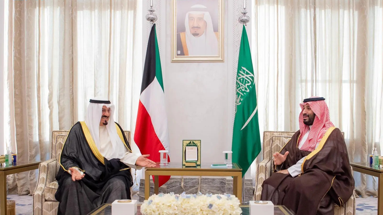 ولي العهد السعودي يبحث مع رئيس مجلس الوزراء الكويتي تعزيز التعاون في مختلف المجالات