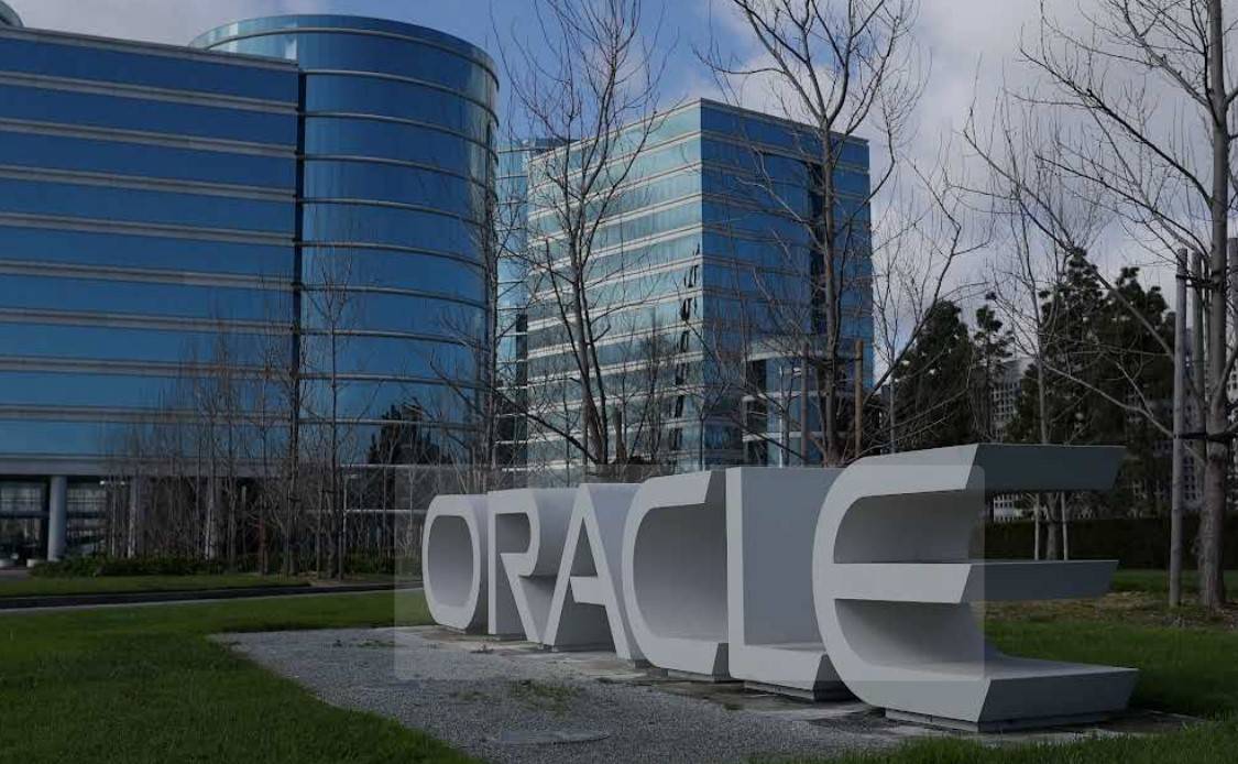 مستثمر في "أوراكل" يضاعف أرباحه 1.3 ألف مرة في يوم .. "إليسون" ليس الوحيد في الثراء