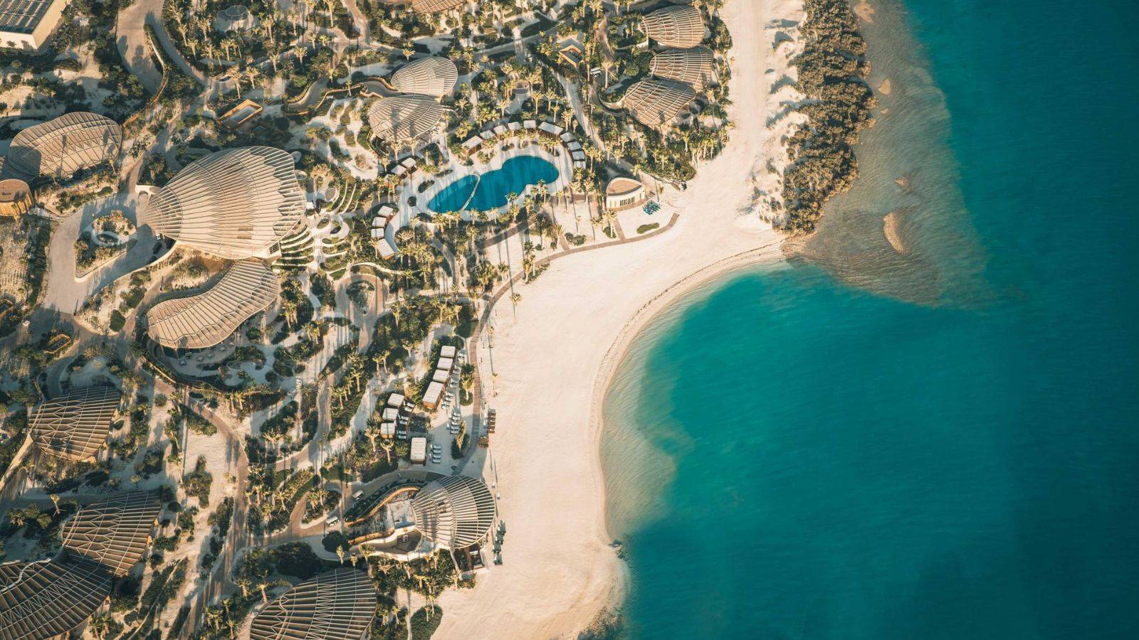 "البحر الأحمر" تدشن أكبر جزرها المطورة "شورى".. تضم 11 منتجعا عالميا