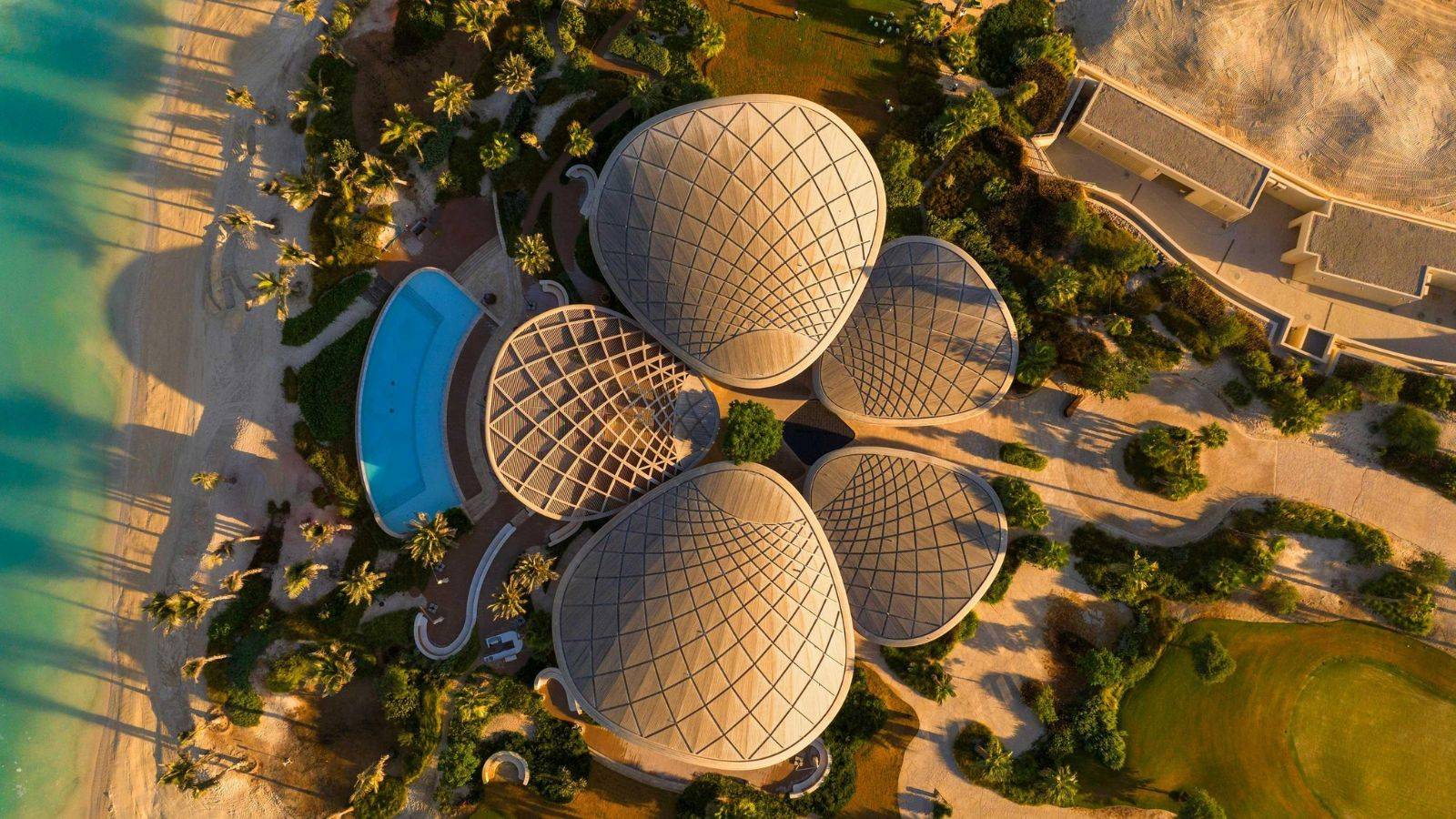 "البحر الأحمر" تدشن أكبر جزرها المطورة "شورى".. تضم 11 منتجعا عالميا