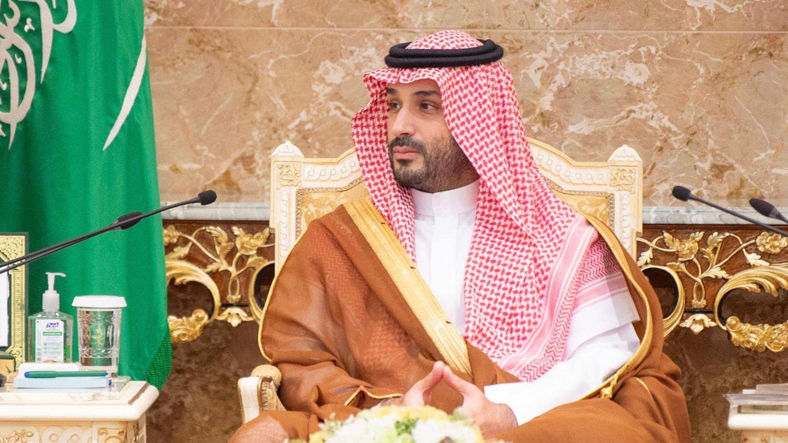 ولي العهد السعودي يغادر إلى قطر للمشاركة في القمتين الخليجية والعربية الإسلامية الطارئة