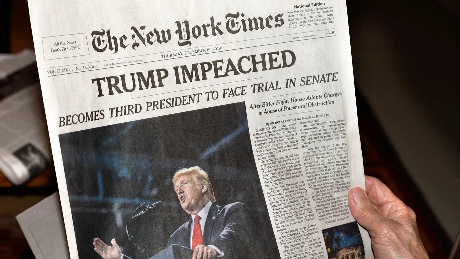 ترمب يقيم دعوى تشهير على "نيويورك تايمز" ويطالب بتعويض 15 مليار دولار