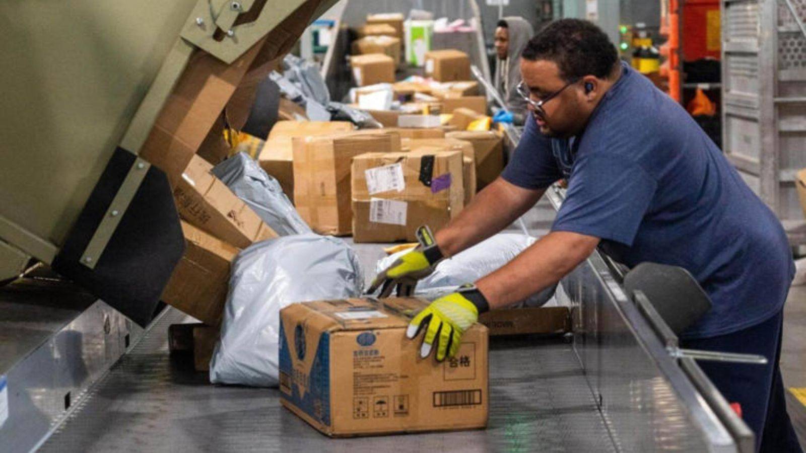 رسوم جمركية مفاجئة تربك المتسوقين والتجارة الإلكترونية في أمريكا