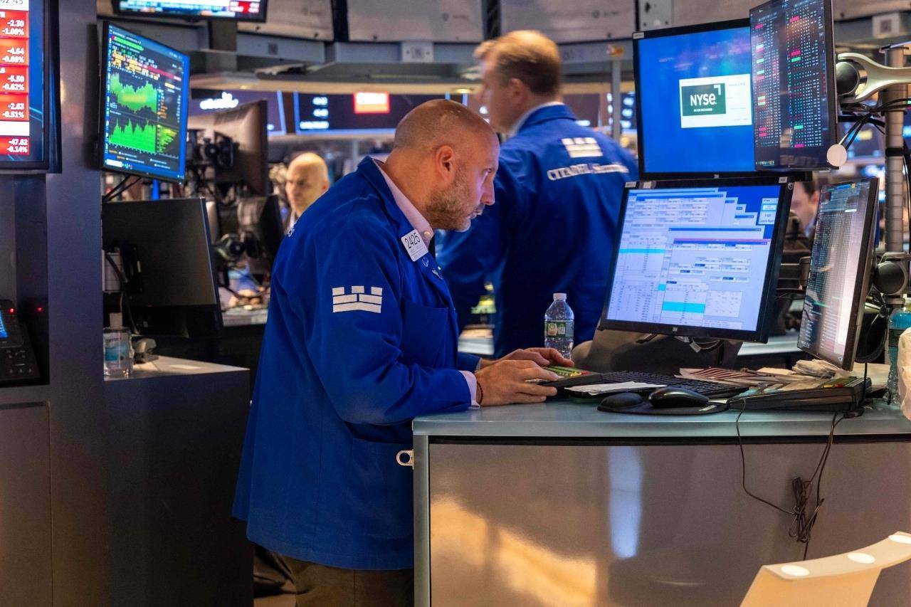 الأسهم الأمريكية تنهي تعاملاتها منخفضة مع ترقب المستثمرين قرار الفائدة 