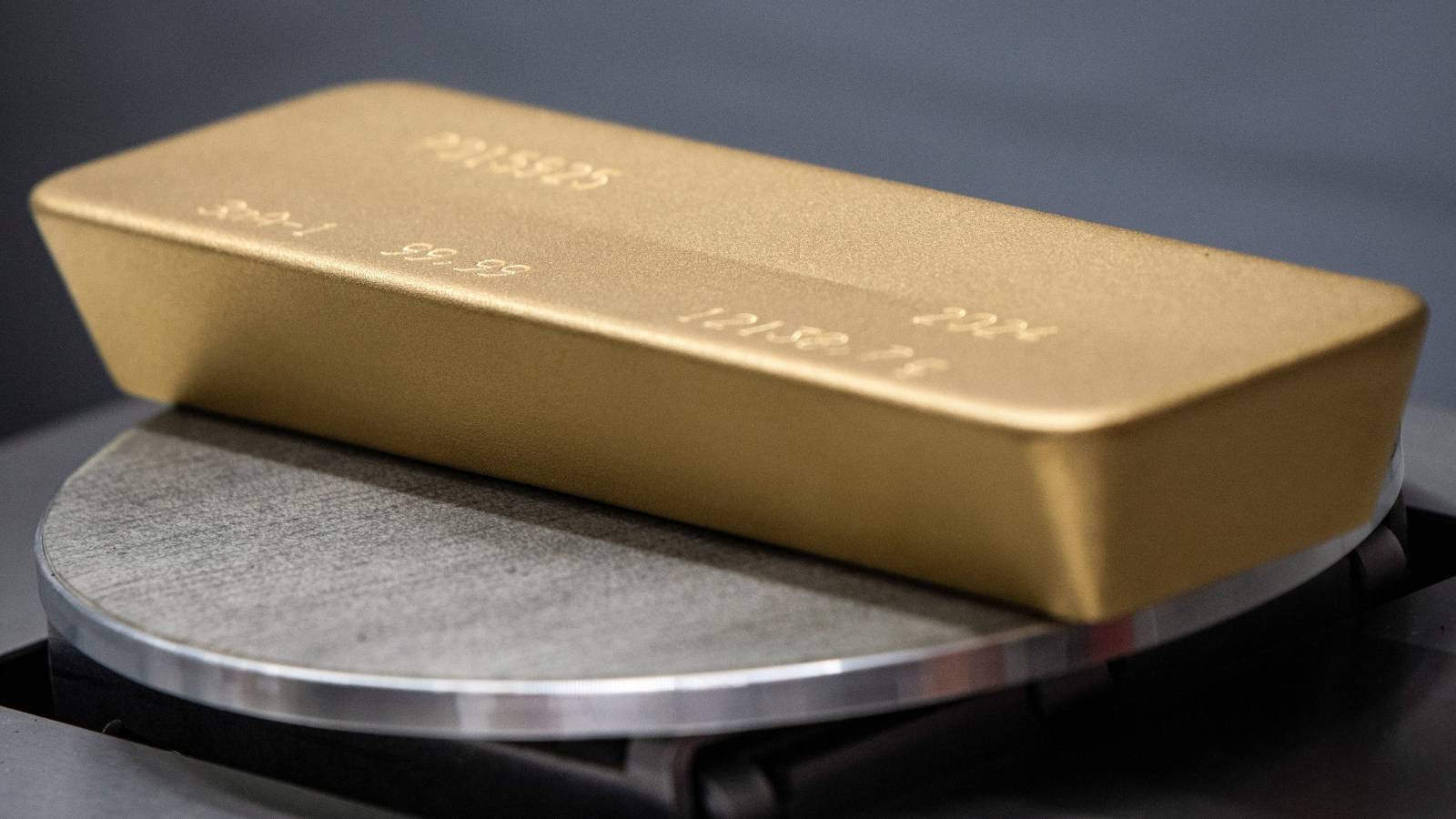 تراجع الذهب مع تحول التركيز صوب قرار أسعار الفائدة الأمريكية