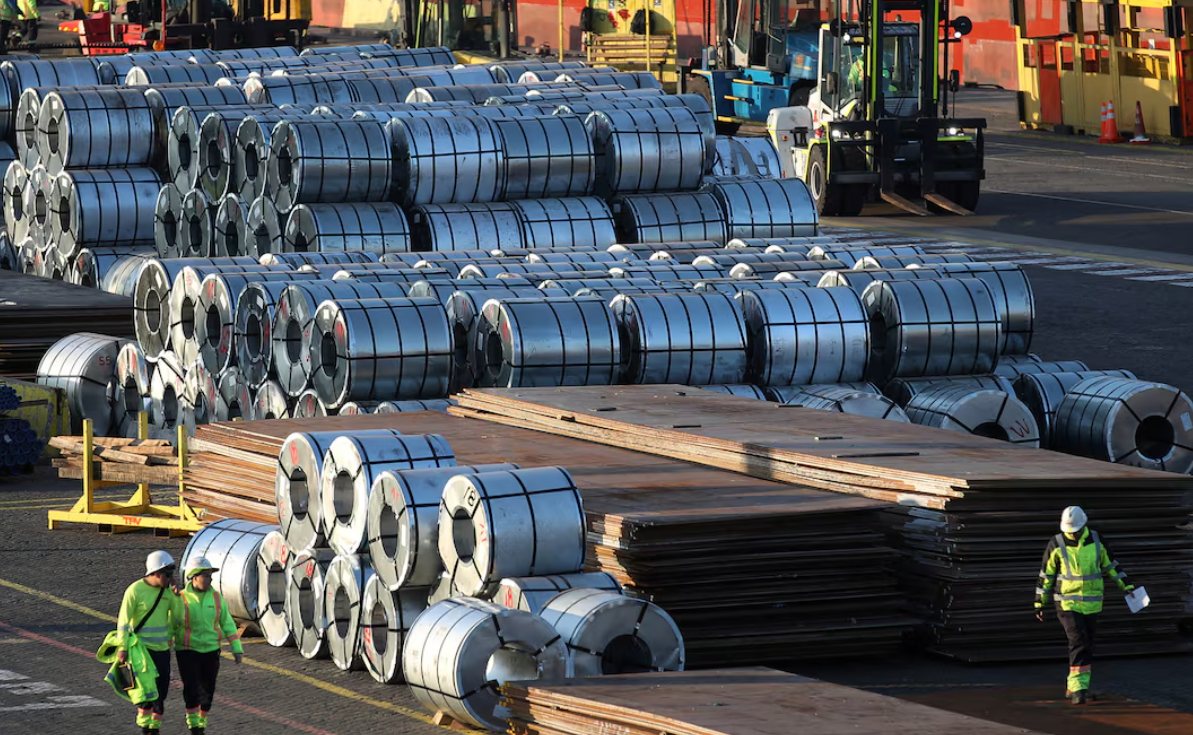 سعر خام الحديد يتراجع مع تباطؤ الإنفاق الصيني وضغوط على الطلب