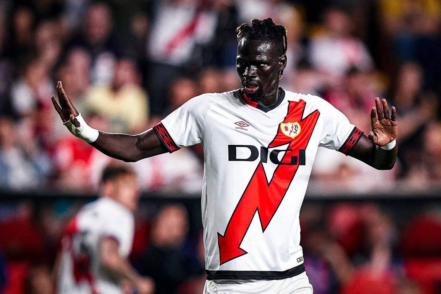 رئيس رايو فاليكانو لـ "الاقتصادية": 4 ملايين يورو منعت انتقال سيس إلى الشباب