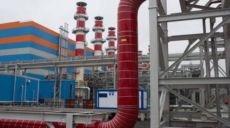 أوروبا تخطط لتسريع التخلص من الغاز الروسي المسال بعد ضغوط أمريكية