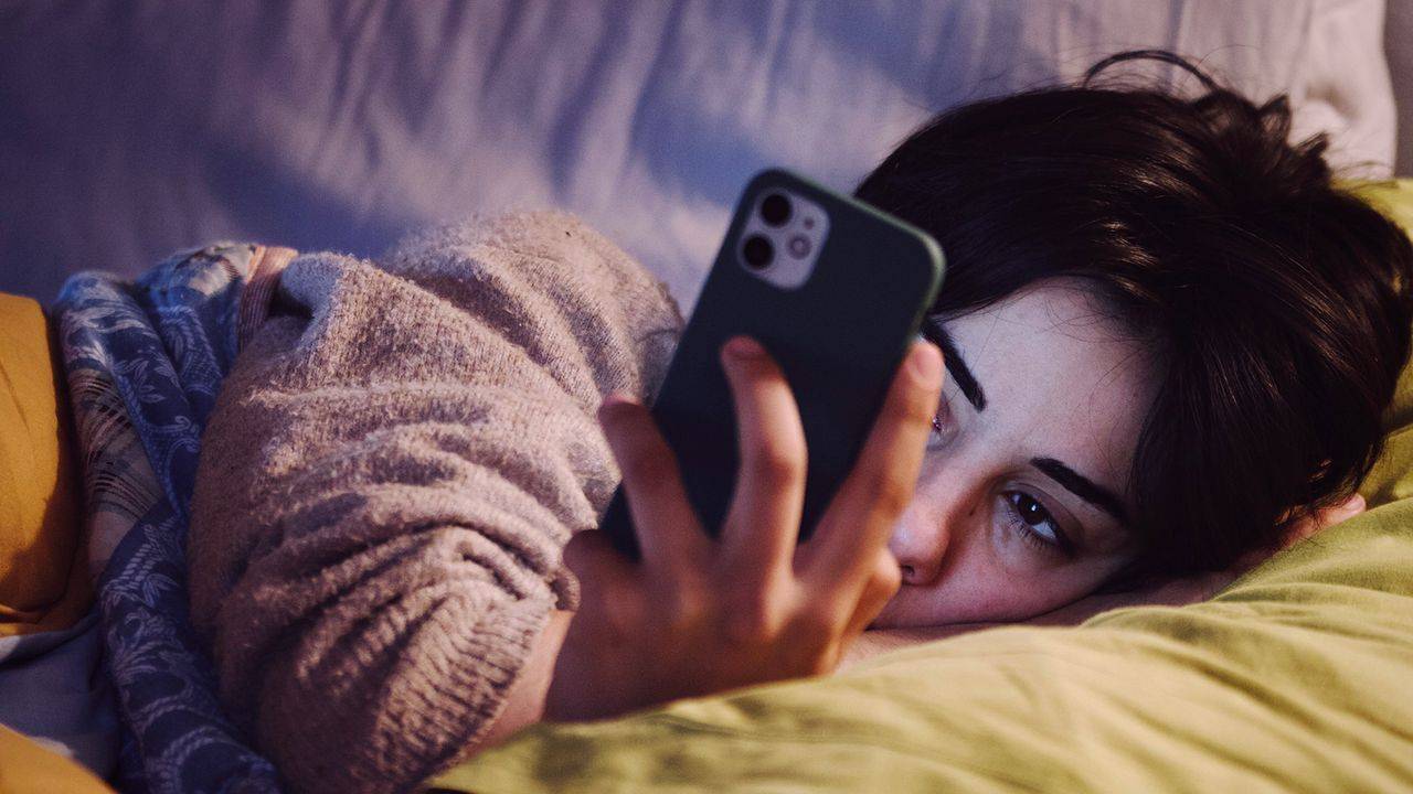 جيل زد والأرق المالي .. كيف يسرق القلق الاقتصادي نومهم؟