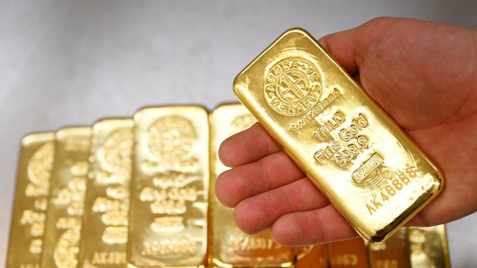 الذهب عند أعلى مستوى في تاريخه وسط آمال خفض الفائدة وتراجع الدولار