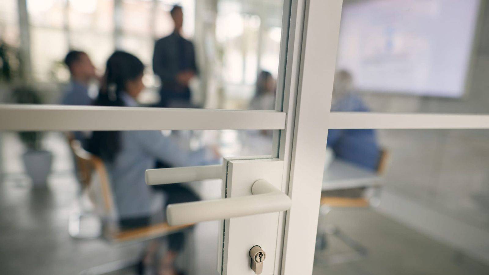 رؤساء تنفيذيون يعترفون بتجميد استثماراتهم في أمريكا بسبب التعريفات الجمركية