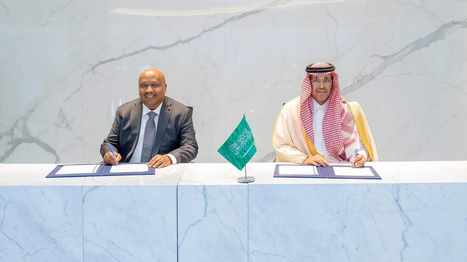 "مدن" توقع اتفاقية لإنشاء مركز التميز للذكاء الاصطناعي لدعم التحول الصناعي الرقمي