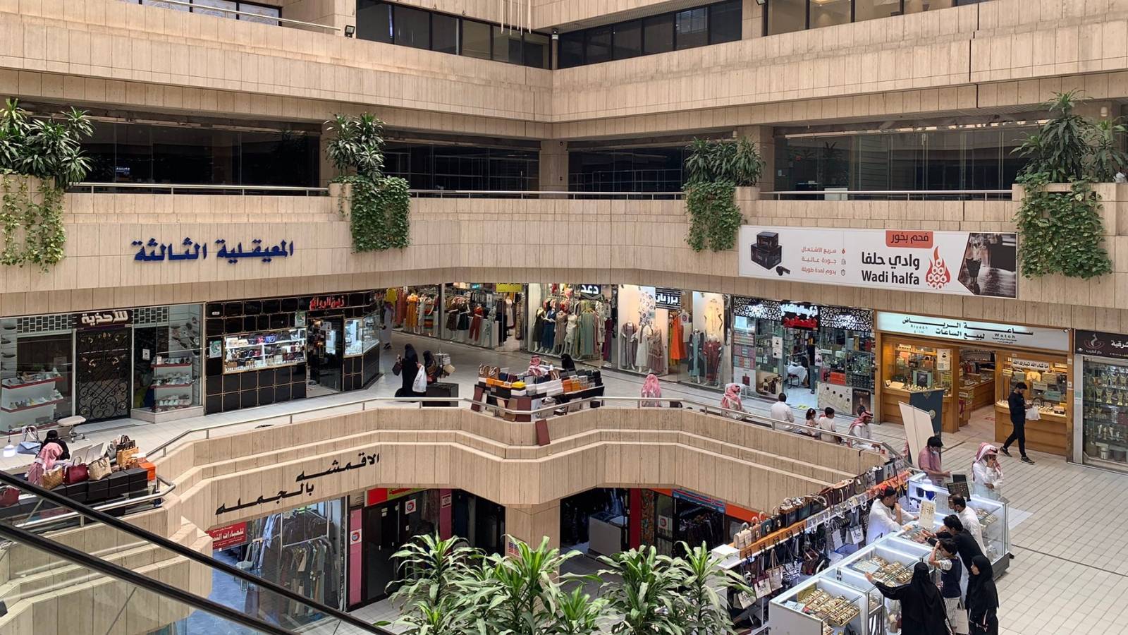 معيقلية الرياض.. «الصين الصغرى» للعطور وجهة الباحثين عن خيارات اقتصادية أقل