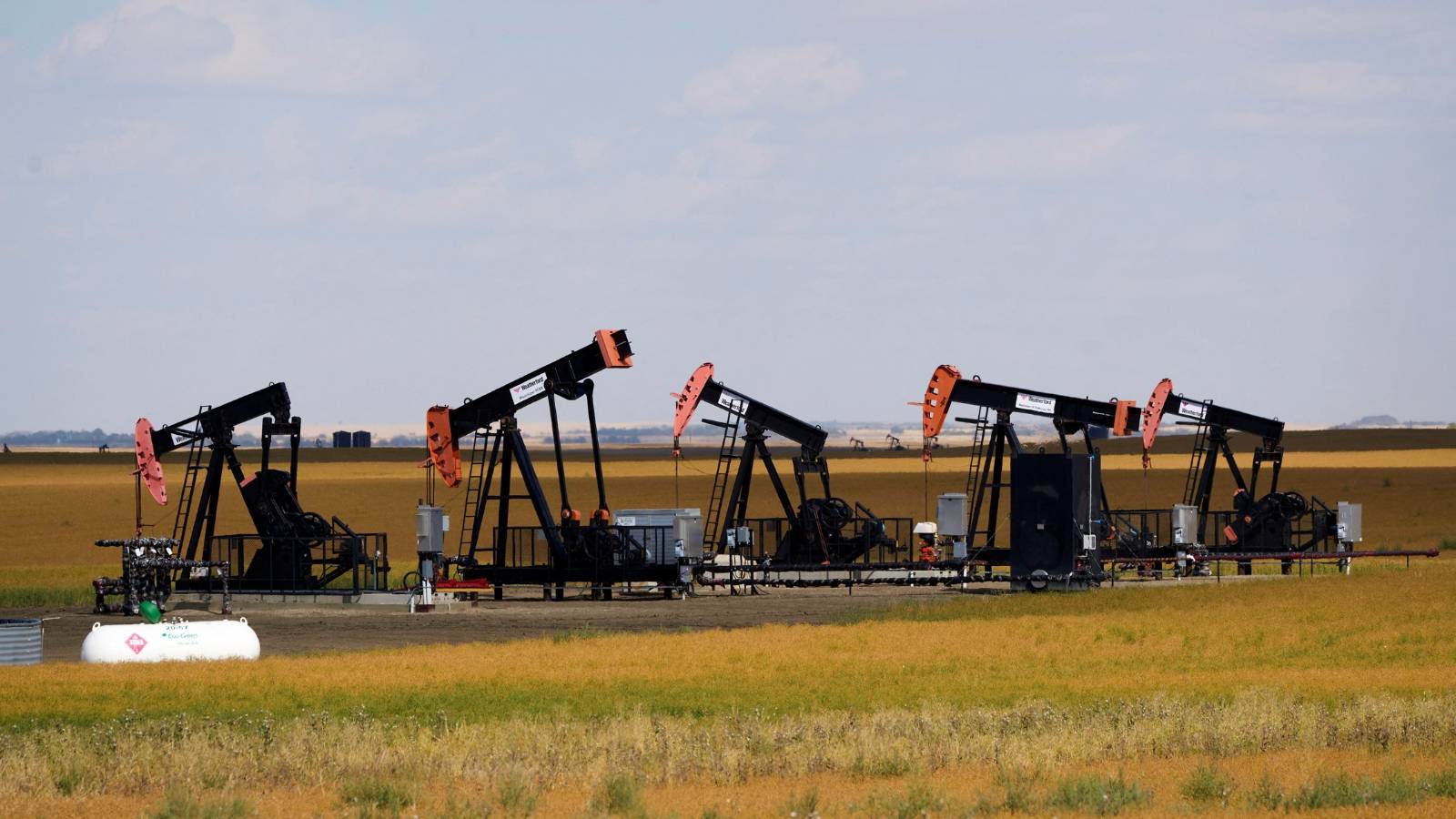 النفط يتجه لأكبر مكاسب أسبوعية في 3 أشهر مع خفض روسيا لصادرات الوقود