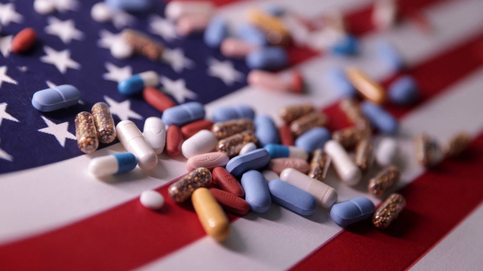 أمريكا تفرض رسوما جمركية جديدة مرتفعة من بينها 100% على الأدوية