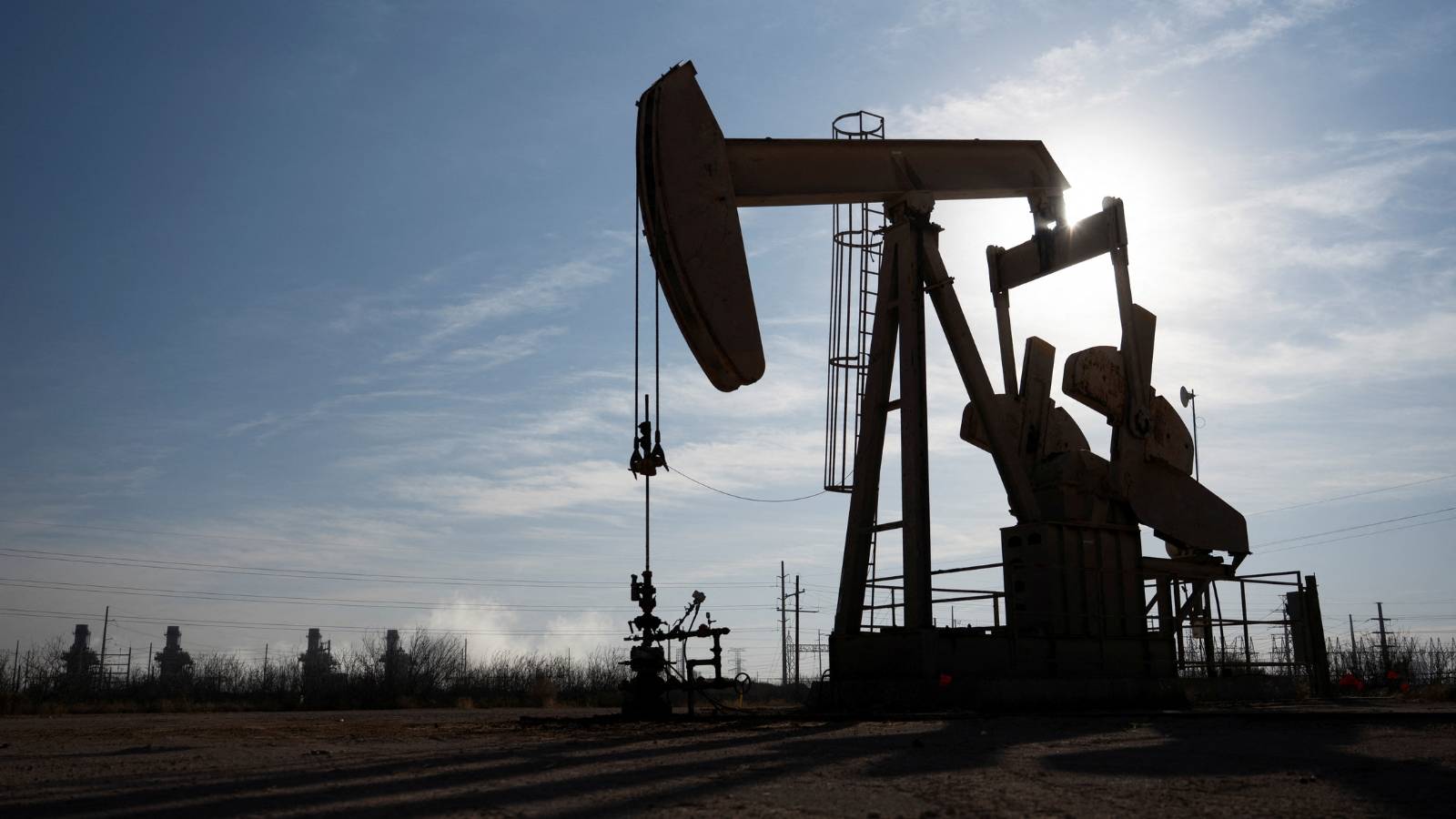 أسعار النفط تتراجع 1% بضغط من استئناف صادرات الخام من كردستان العراق