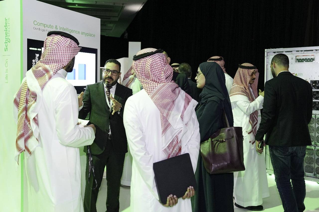شنايدر إلكتريك توقّع 10 مذكرات تفاهم مع شركات سعودية في قمة الابتكار 