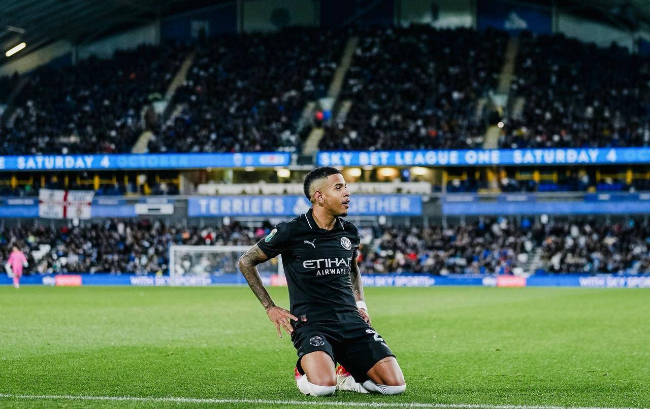 مانشستر سيتي يقترب من التوقيع مع سافينيو عقب مفاوضات توتنهام بـ 92.5 مليون دولار