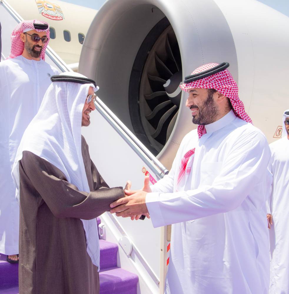 ولي العهد السعودي ورئيس الإمارات يستعرضان تطورات الأوضاع الإقليمية