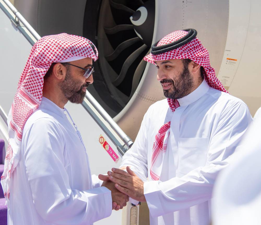 ولي العهد السعودي ورئيس الإمارات يستعرضان تطورات الأوضاع الإقليمية