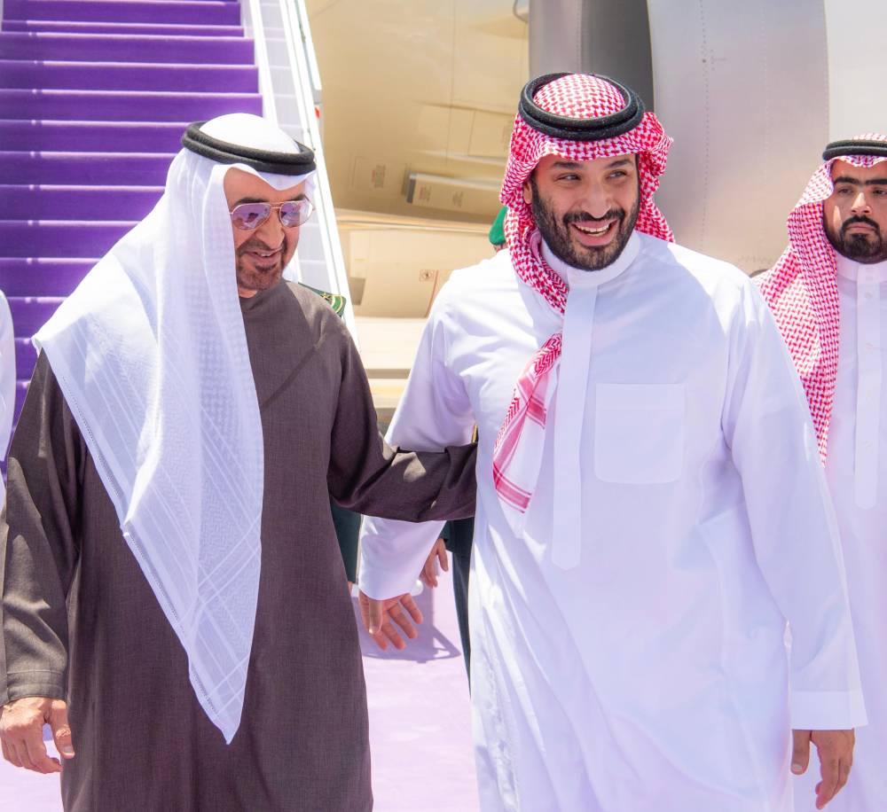 ولي العهد السعودي ورئيس الإمارات يستعرضان تطورات الأوضاع الإقليمية