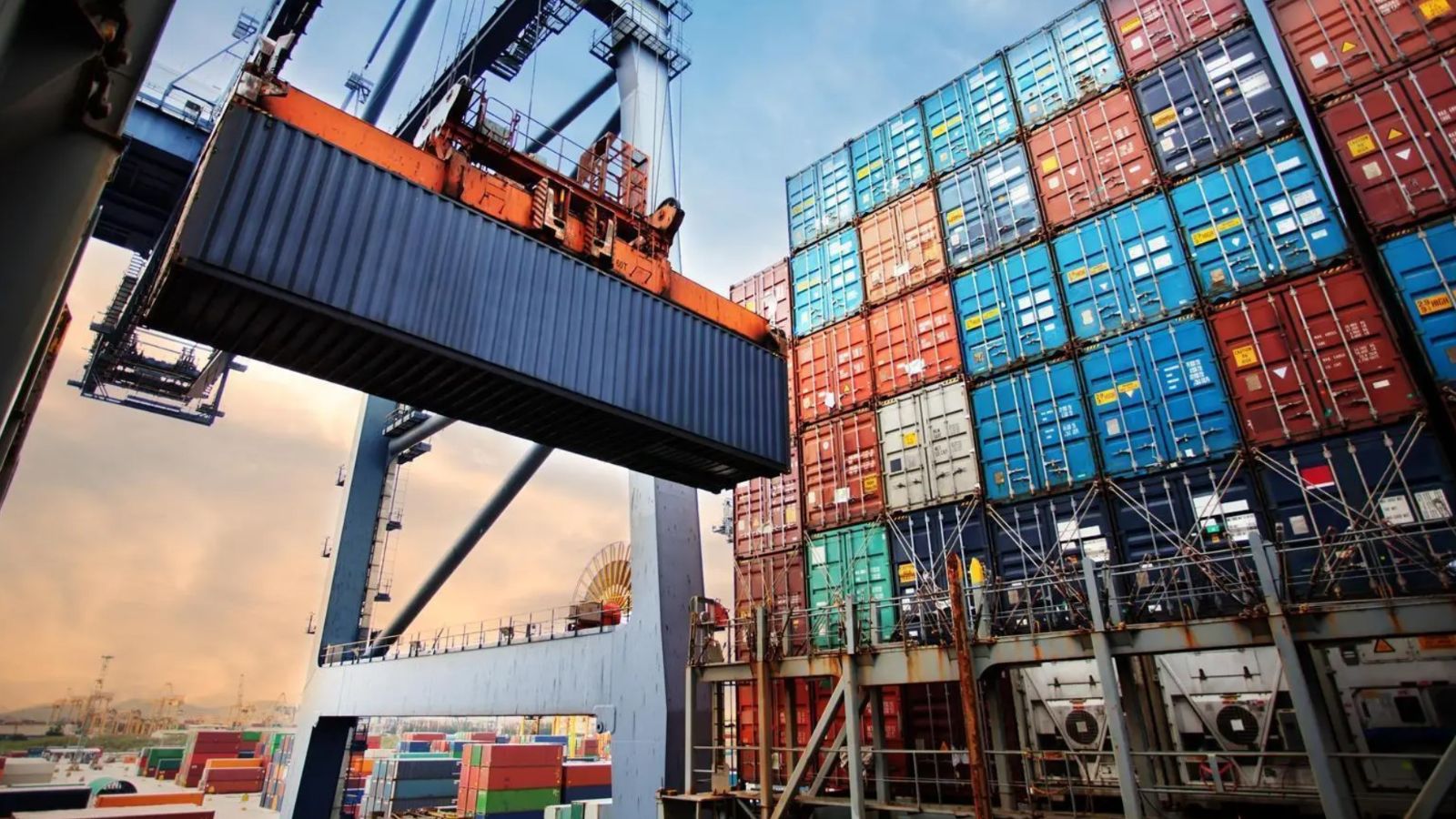 خطوط اعتماد جديدة مع البنوك التجارية في باكستان لتمكين الصادرات السعودية