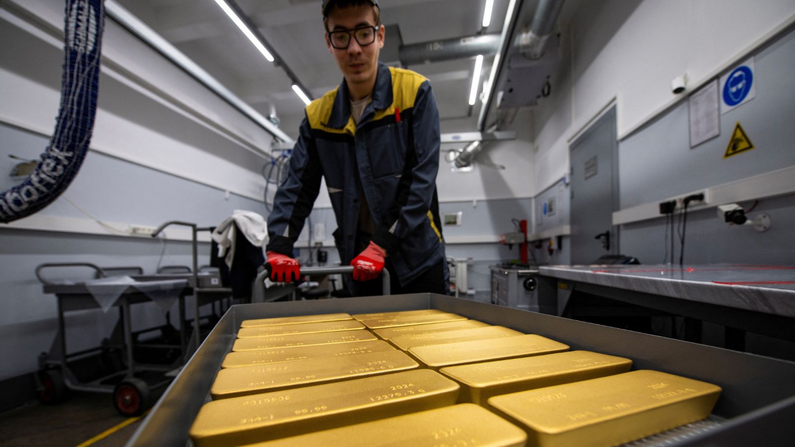 المركزي الصيني يواصل شراء الذهب للشهر العاشر على التوالي لتنويع احتياطياته