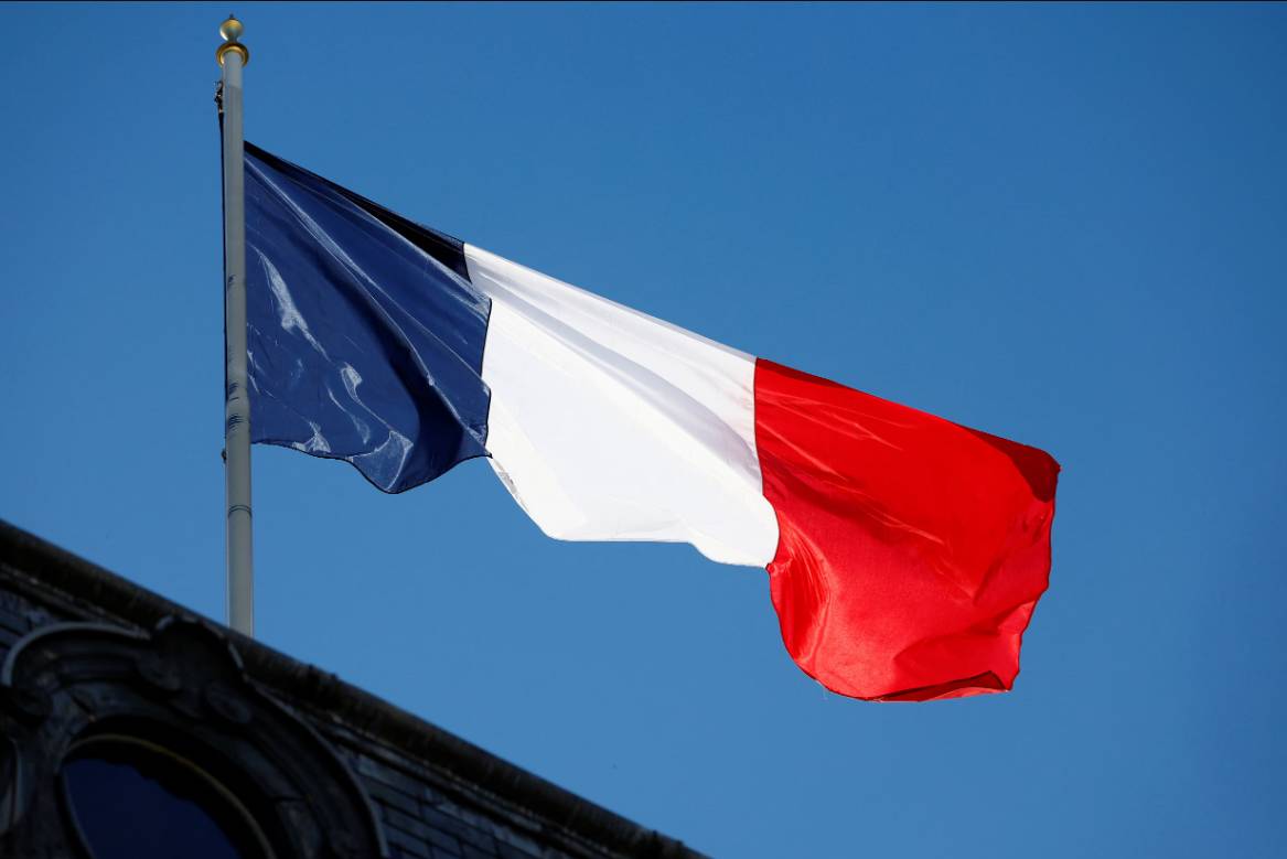 اقتصاديون قلقون من أن تؤدي أزمة الديون المرتفعة في فرنسا إلى انهيار الحكومة