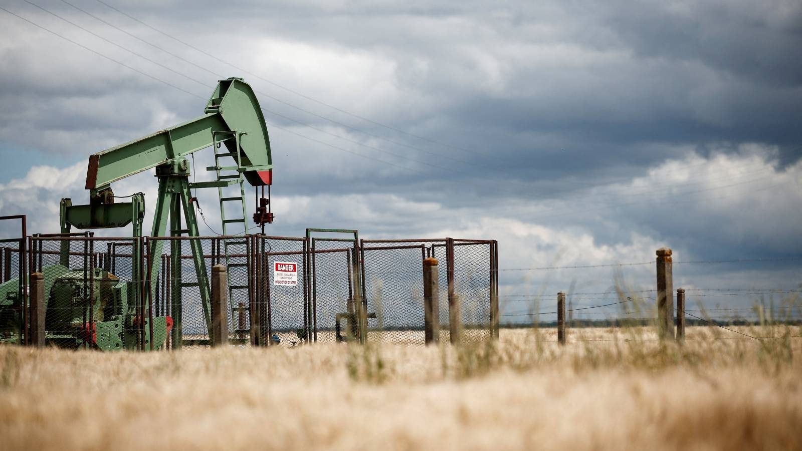 النفط يوقف خسائر 3 جلسات وسط احتمالات تشديد العقوبات على خام روسيا