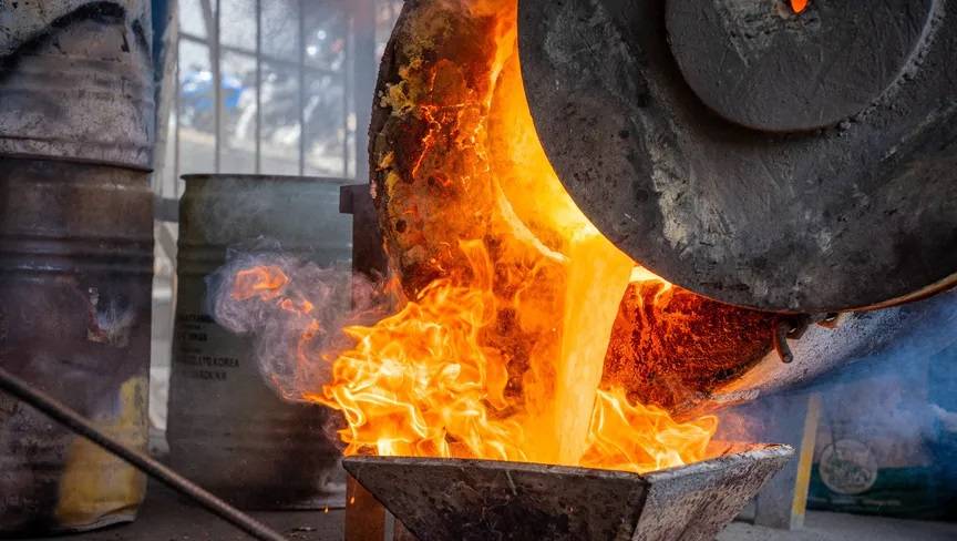 "جولدمان ساكس" يتوقع استمرار صعود الذهب بدعم استثمارات القطاع الخاص