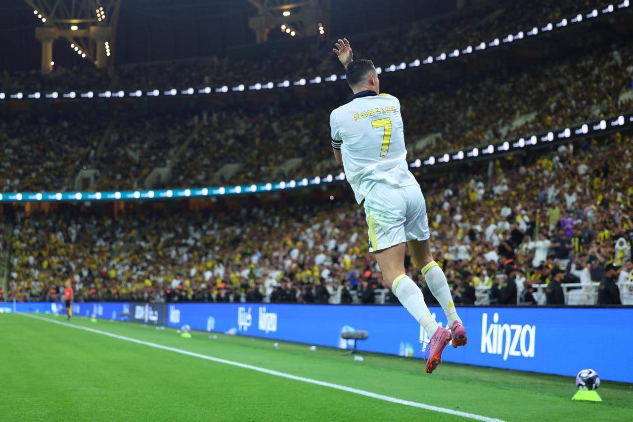 مانشستر يونايتد يبحث عن مباراة ودية مربحة أمام النصر لتعويض 100 مليون إسترليني