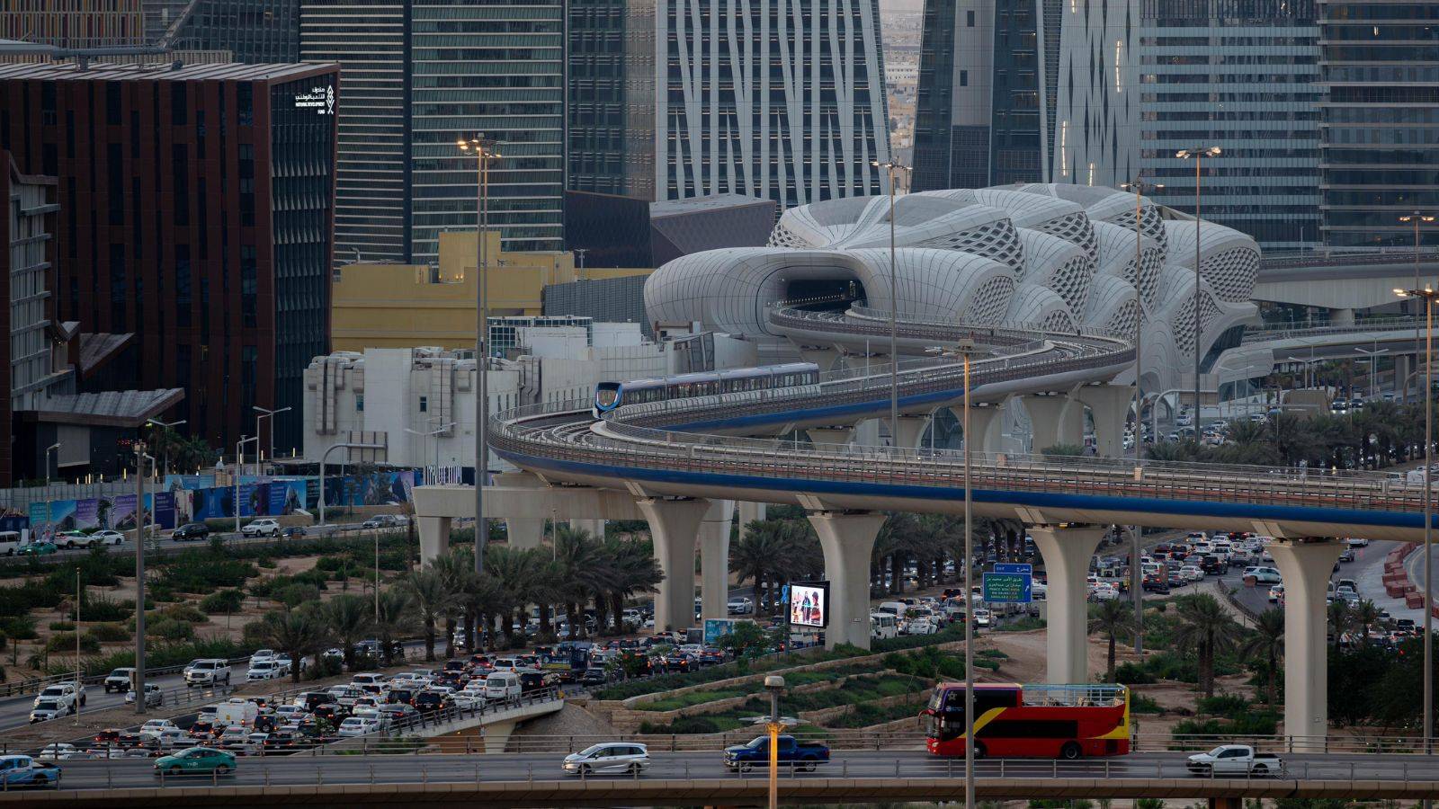 القطاع الخاص غير النفطي في السعودية يسجل أقوى نمو خلال 6 أشهر