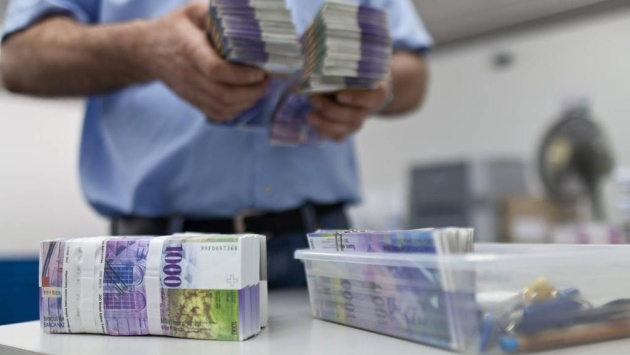  أغلى عملة في العالم الأقل تزييفا .. 82 ورقة مزورة فقط من فئة 1000 فرنك سويسري 