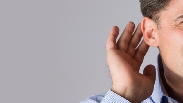 علماء: ضعف السمع في منتصف العمر يزيد مخاطر الإصابة بالخرف