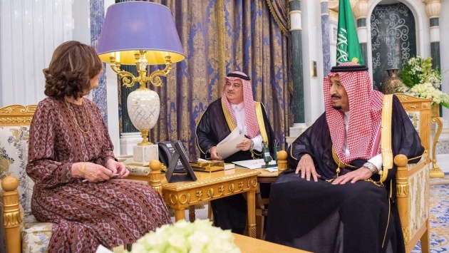 الملك يبحث مع مديرة الاستخبارات الأمريكية الموضوعات ذات الاهتمام