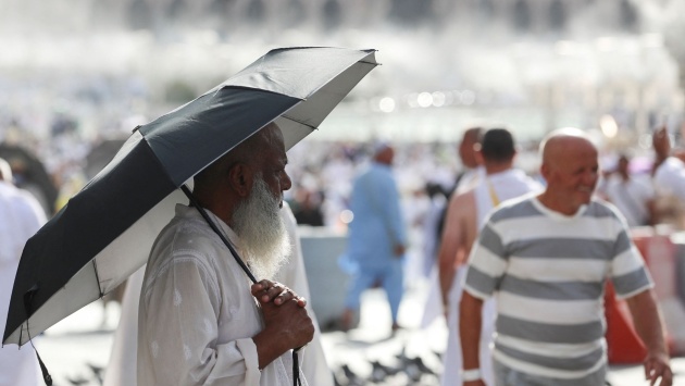 مكة المكرمة تفيض بالحجاج مع بدء موسم الحج الأحد