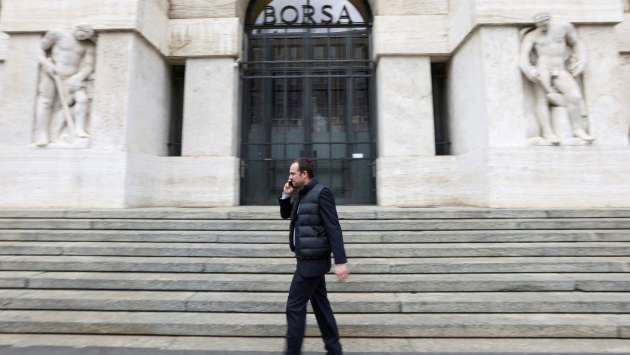 البنوك الإيطالية تفقد 10 مليارات دولار من قيمتها السوقية بعد ضريبة الأرباح