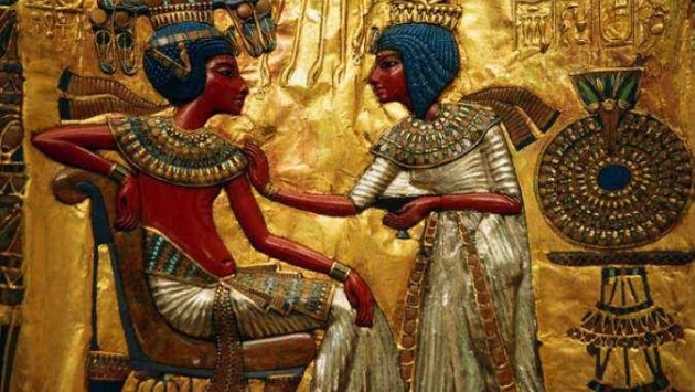 الزواج .. مؤسسة تبادل للمنافع قبل العواطف