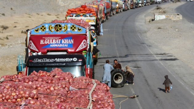 آلاف المركبات الثقيلة عالقة عند الحدود بين أفغانستان وباكستان