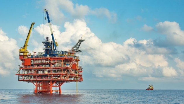 أسعار النفط تقفز 2 % وسط مخاوف من تعطل الإمدادات بسبب هجمات البحر الأحمر 