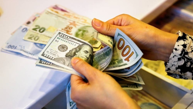 الدولار يحقق أفضل أداء أسبوعي منذ فبراير بضغط مخاوف التضخم