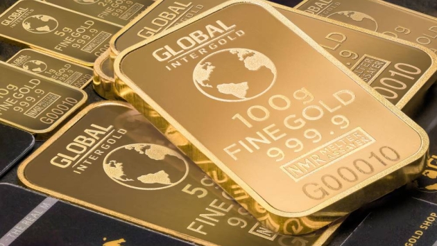الذهب يتراجع عن أعلى مستوى في 5 أسابيع وسط إقبال على جني الأرباح