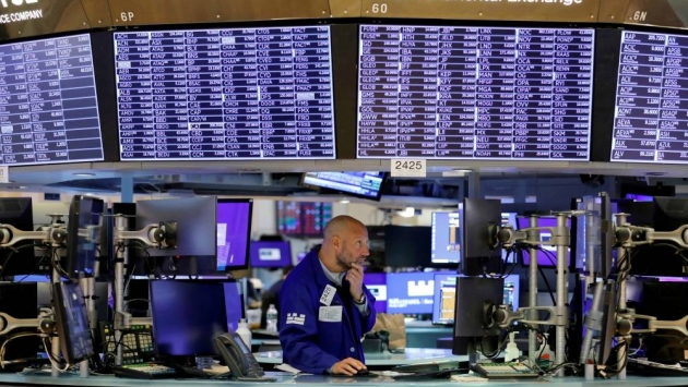 الأسهم الأمريكية تغلق على تراجع طفيف مع ترقب سياسة ترمب بشأن الرسوم الجمركية