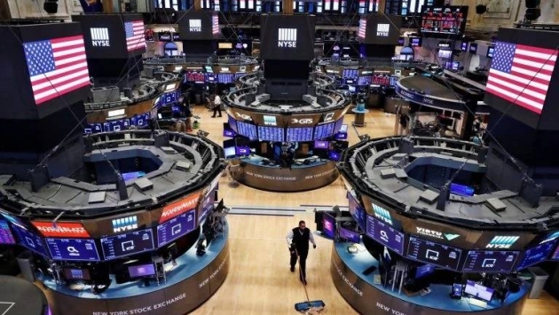 الأسهم الأمريكية تغلق عند مستويات قياسية جديدة بفضل آمال خفض الفائدة