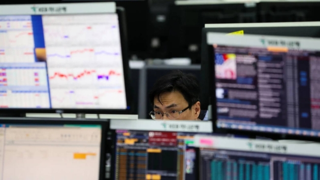 الأسهم الآسيوية ترتفع وسط تجاهل للتهديدات الأمريكية بشأن رسوم الرقائق